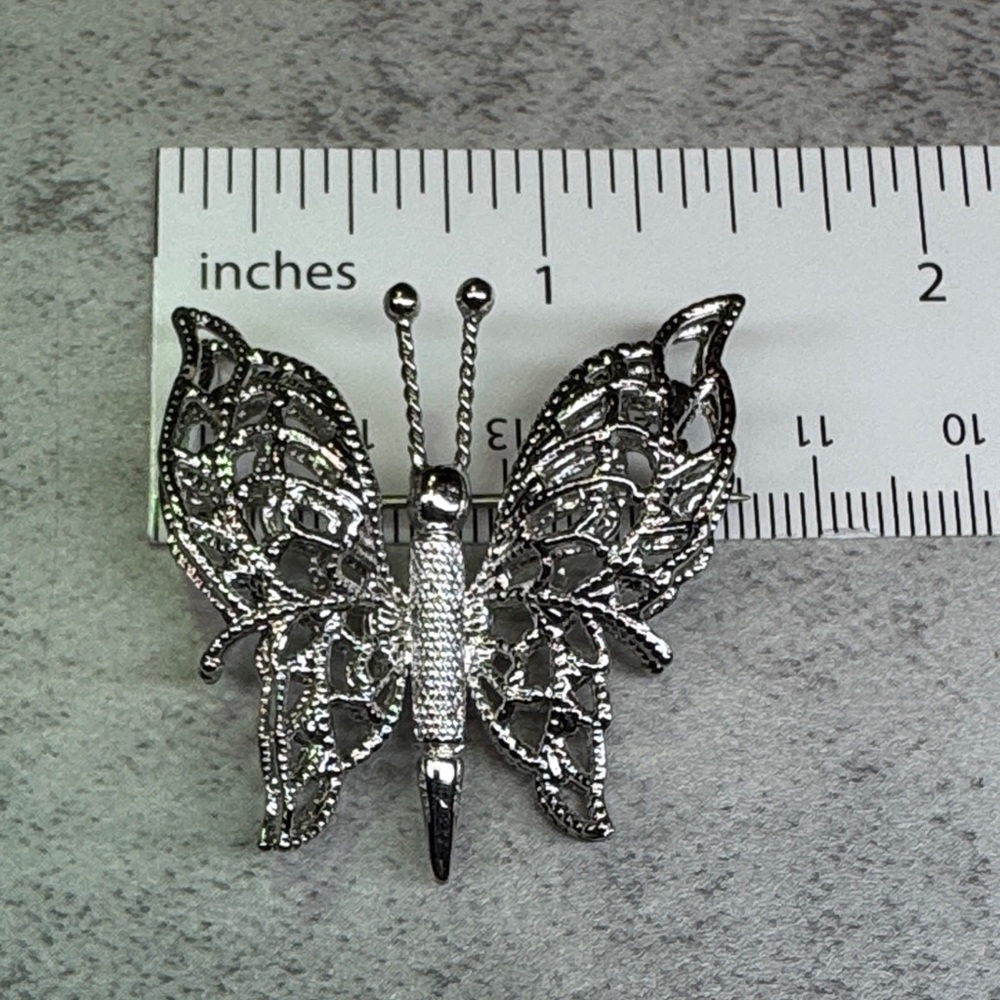 Monet Vintage 2 Dimensional Silvertone Butterfly Brooch 1.5” - Picture 5 of 5